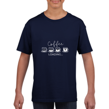 Ladda upp bild till gallerivisning, Coffee loading - Klassisk barn Crewneck T-shirt
